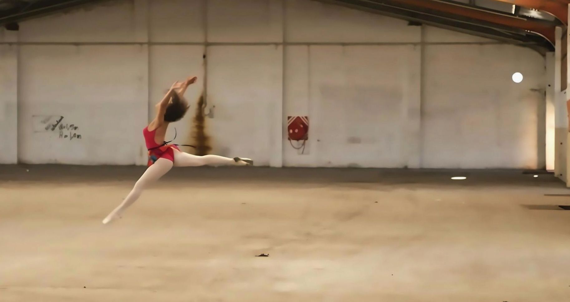 Close-up of partner dance hold during a Damirel live webinar