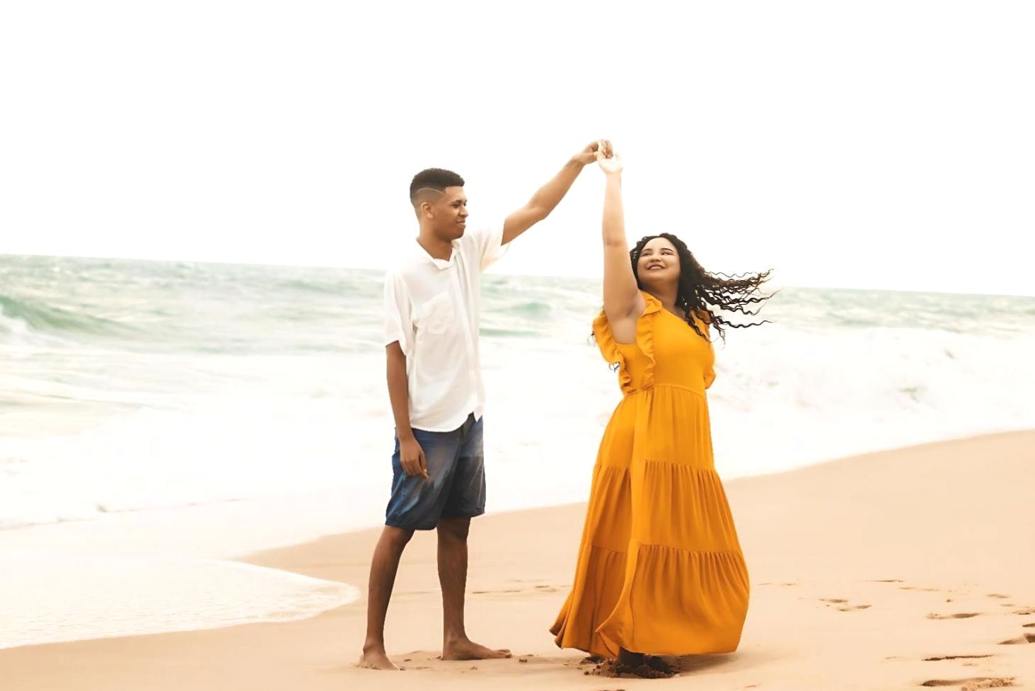 Two dancers in a close partner hold during a Damirel session